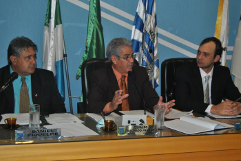 E/D- Vereadores Daniel Riquelme, Coconho e Luciney, membros da mesa diretoraFoto: Moreira Produções