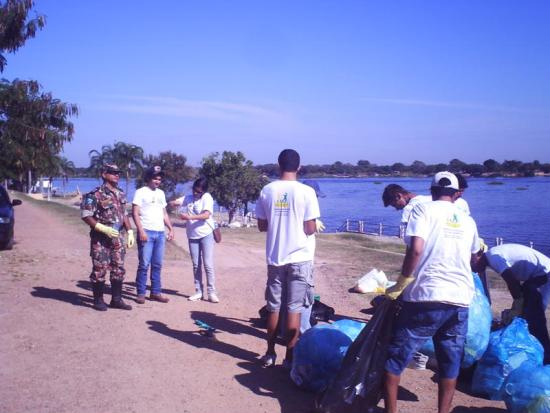 PMA mobiliza comunidade de Porto Murtinho para limpeza do Rio Paraguai