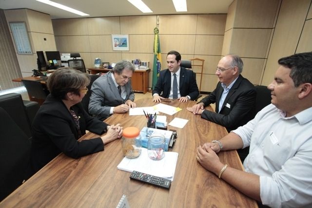 Moka assina termo de adesão de Ponta Porã a curso de Medicina (Foto: Divulgação )