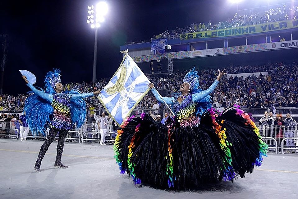 Águia de Ouro vence o carnaval em SP com homenagem a Paulo Freire Casal de mestre sala e porta bandeira da escola Águia de Ouro / Foto: José Cordeiro/ SPTuris