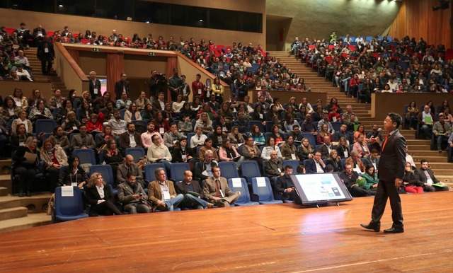 Nova plataforma de gestão de pessoas chega para integrar e facilitar processos Auditor da Receita Federal e coordenador nacional do eSocial para órgãos público. Eduardo Tanaka durante palestra no Seminário.