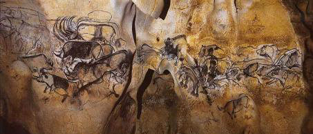 Painel de desenhos pré-históricos na caverna Chauvet, na França