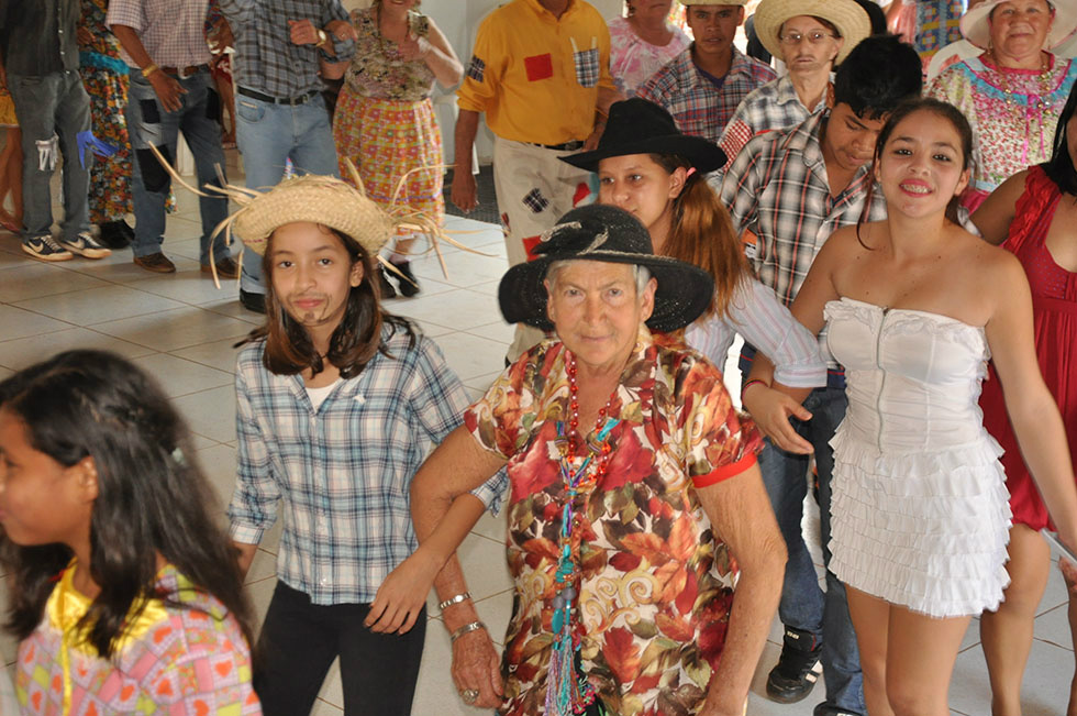 Programas da Assistência Social participam de Arraial promovido pela Prefeitura Arraial possibilitou a integração entre as diversas faixas etárias atendidas pelos programas sociais desenvolvidos pela Prefeitura de Amambai / Foto: Assessoria