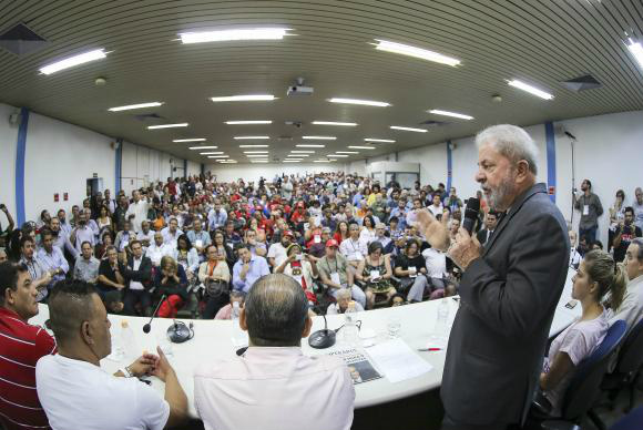 Lula diz que motivações do impeachment são ódio e preconceito Para Lula, a continuidade de Dilma no poder é fundamental para evitar retrocessos sociais / Foto: Divulgação
