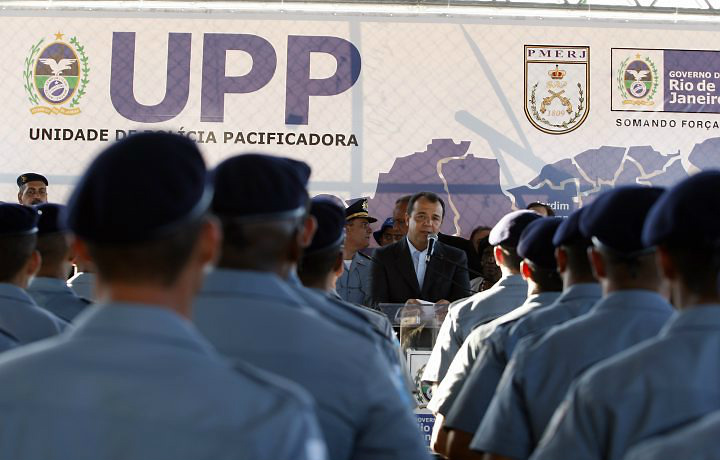 Estão querendo nos intimidar, diz governador do Rio sobre ataques a UPPs Estão querendo nos intimidar, diz governador do Rio sobre ataques a UPPs
