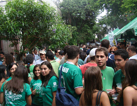 Fabricantes de cerveja retiram apoio a eventos de St. Patrick's que proíbem gays