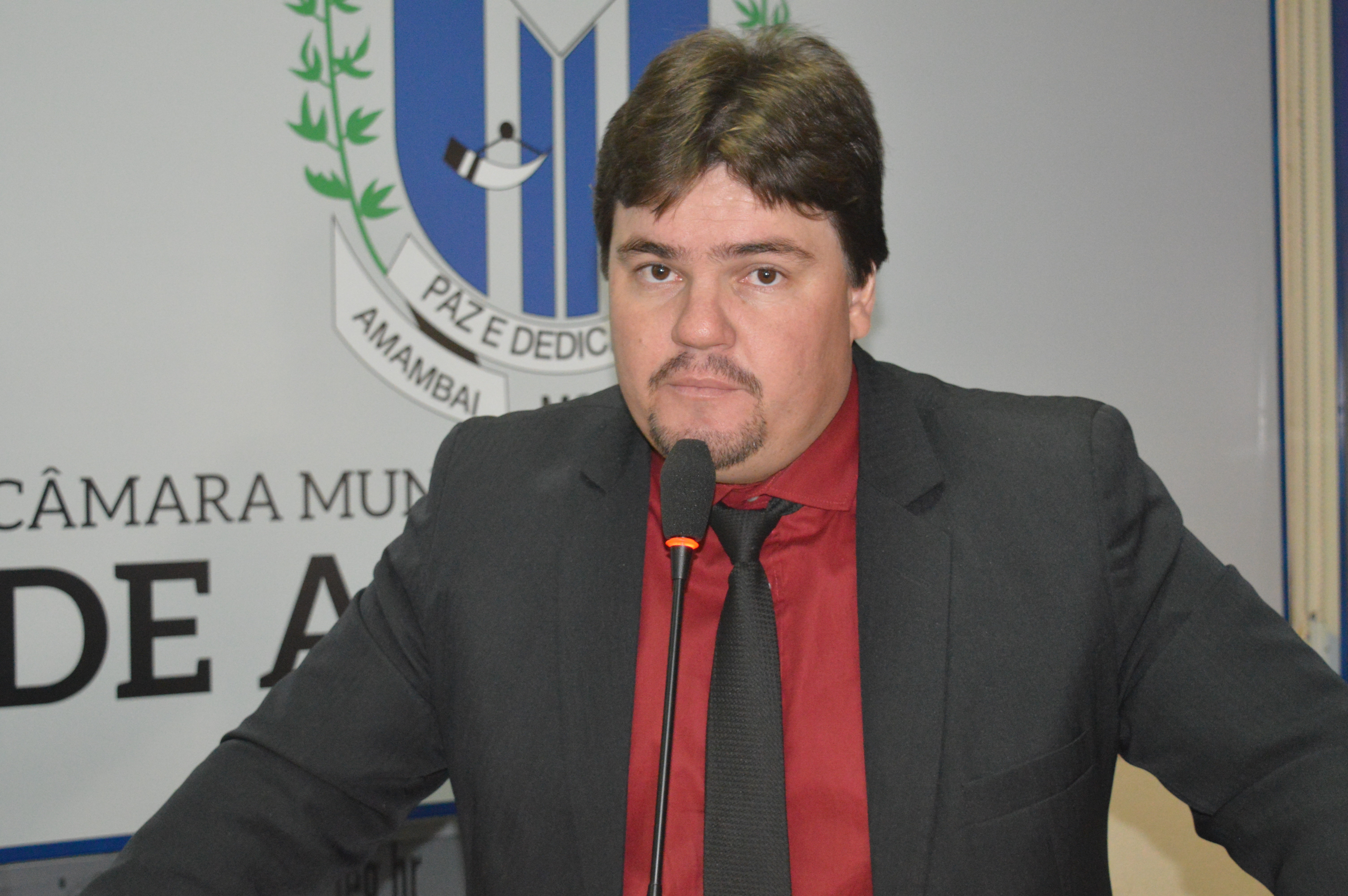 Vereador Maikell quer saber se a Energisa e as empresas de telefonia  recolhem taxas municipais / Foto: Moreira Produções