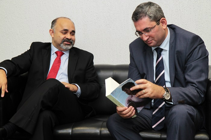 Ministro e embaixador conversam sobre cooperação esportiva Ministro e embaixador conversam sobre cooperação esportiva