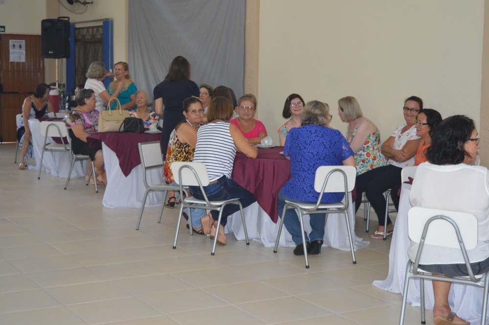 Aposentados participaram de chá da tarde no Simted, em Amambai O chá aconteceu no salão de eventos do sindicato / Foto: Moreira Produções