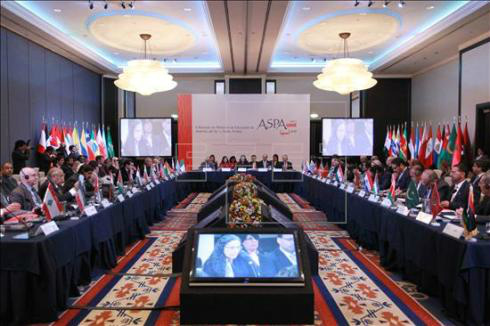 Vista geral dos ministros de Educação de países da América do Sul e África, reunidos nesta sexta-feira em Lima (Peru). EFE