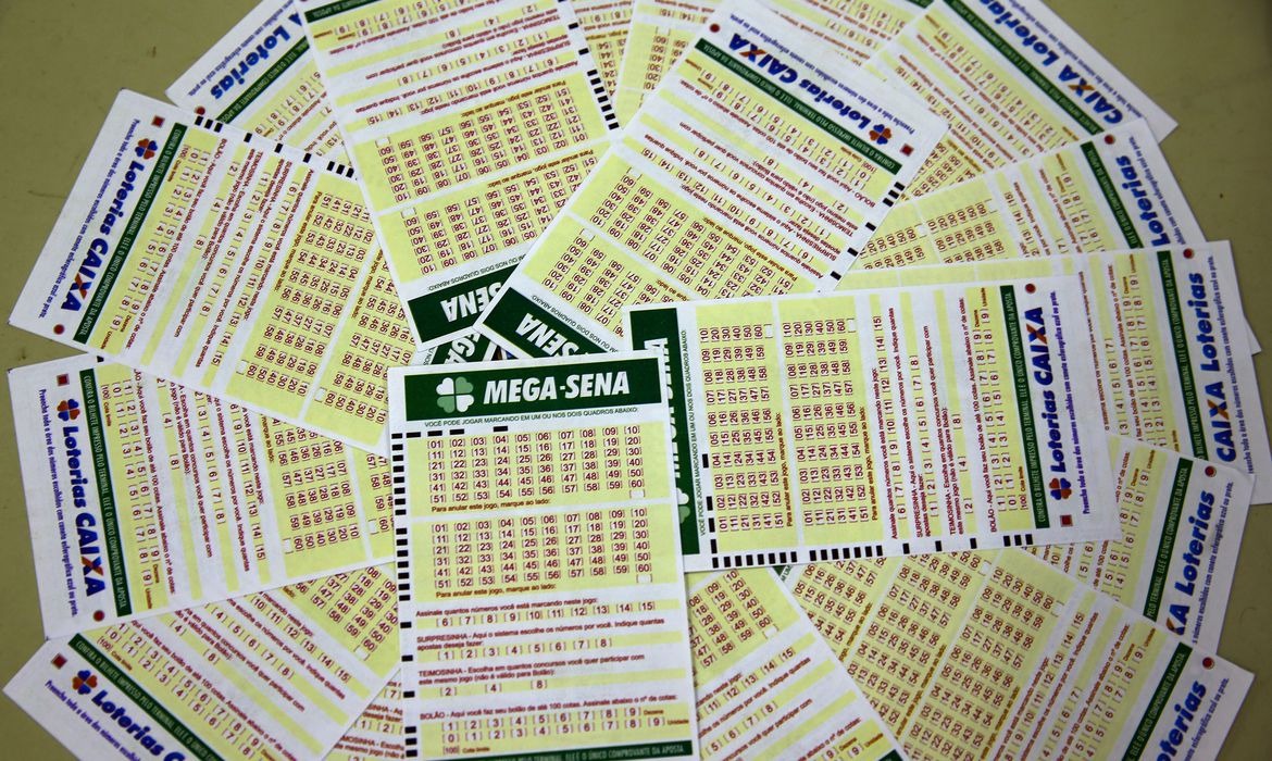Apostador de Curitiba acerta os seis números da Mega-Sena Foto: Agência Brasil