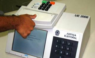 Votação pelo sistema biométrico será ampliada em 2014 Votação pelo sistema biométrico será ampliada em 2014