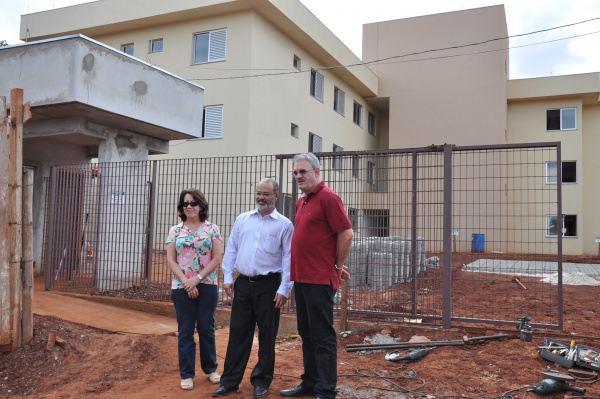 Deputado Geraldo, reitor Damião de Farias e coordenadora Ceres acompanham andamento dos trabalhos.