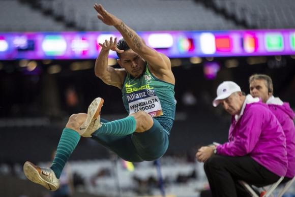 Brasil já tem seis ouros no Mundial de Atletismo Paralímpico O atleta Mateus Evangelista ganha medalha de prata no salto em distância T37, sua terceira no Mundial de Atletismo Paralímpico em LondresMarcio Rodrigues/MPIX/CPB