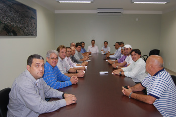 Grupo da situação lança dois pré-candidatos a prefeito de Amambai Grupo político reunido para definir as pré-candidaturasFoto: Moreira Produções
