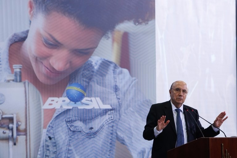 Para Meirelles, medidas garantem emprego e mantêm perspectiva de crescimento Ministro faz parte da comitiva brasileira à cúpula do Mercosul