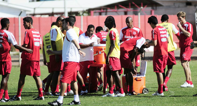 Dorival Júnior conta com força máxima nos jogos finais
