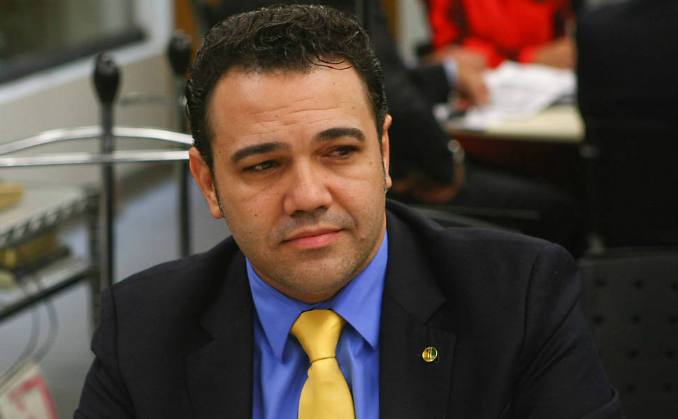 Deputado Marco Feliciano emprega pastores que só trabalham na igreja Deputado Marco Feliciano participa de reunião do PSC que definiu seu nome como parlamentar indicado para presidir a Comissão de Direitos Humanos e Minorias da Câmara
