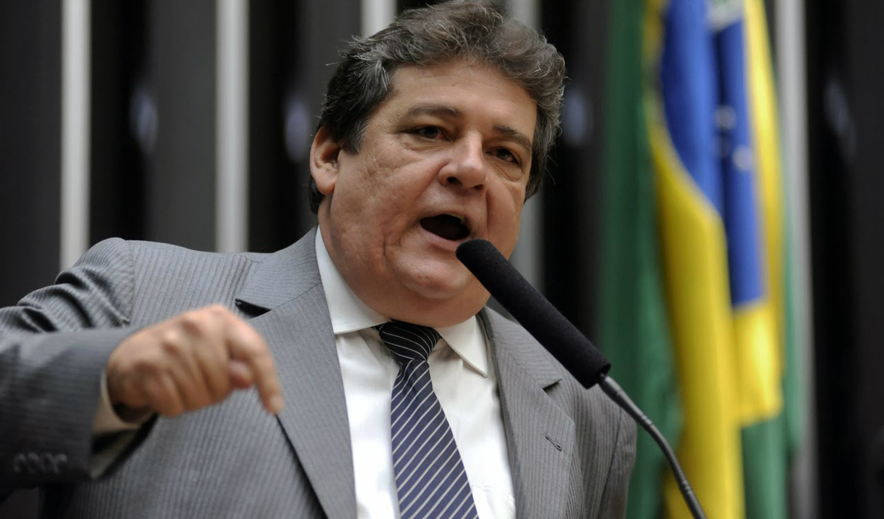 Contra o golpe, Silvio Costa anuncia saída do PSC Contra o golpe, Silvio Costa anuncia saída do PSC