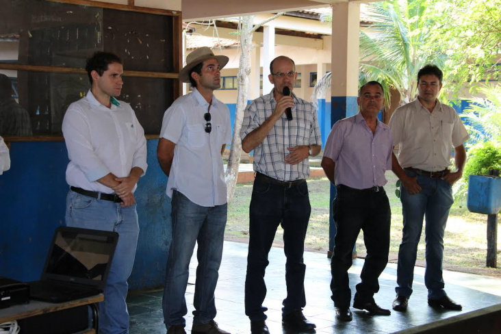 Demonstrações de estudos rurais são realizadas por pesquisadores em Amambai Prefeito destaca que Unidade de Pesquisas reativou o bom funcionamento da escola Agrotécnica Lino do Amaral Cardinal.