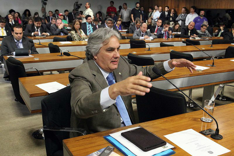 Delcídio anuncia R$ 93 milhões do PAC Funasa a 33 municípios Delcídio anuncia R$ 93 milhões do PAC Funasa a 33 municípios