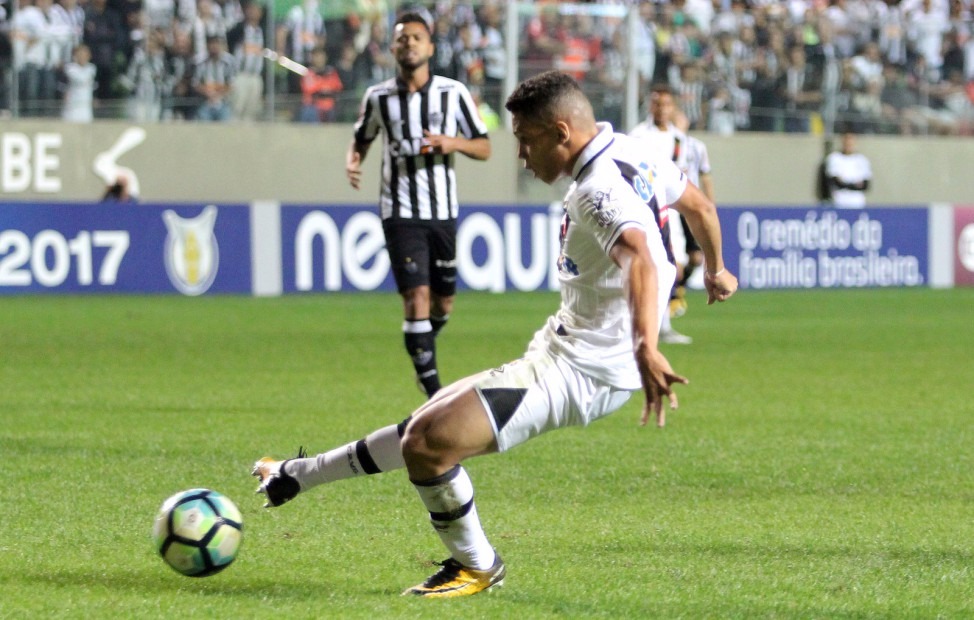 Paulinho decide e faz história no Vasco Foto: Divulgação