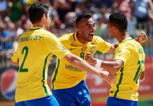 Brasil derrota Portugal e vence o 12º Mundialito Brasil derrota Portugal e vence o 12º Mundialito