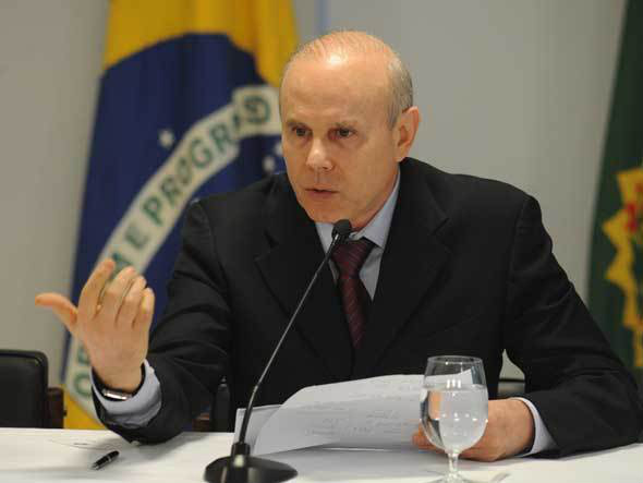 Mantega nega que governo tenha a intenção de criar novo imposto para saúde Mantega nega que governo tenha a intenção de criar novo imposto para saúde