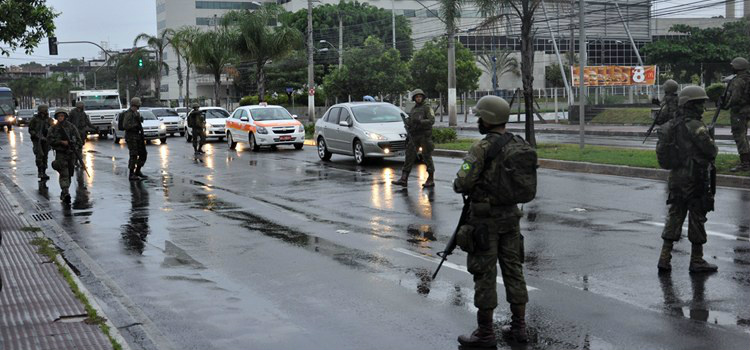 Militares realizam patrulhamento a pé e motorizado em pontos de grande movimento, nas principais avenidas e ruas da capital Foto: Divulgação