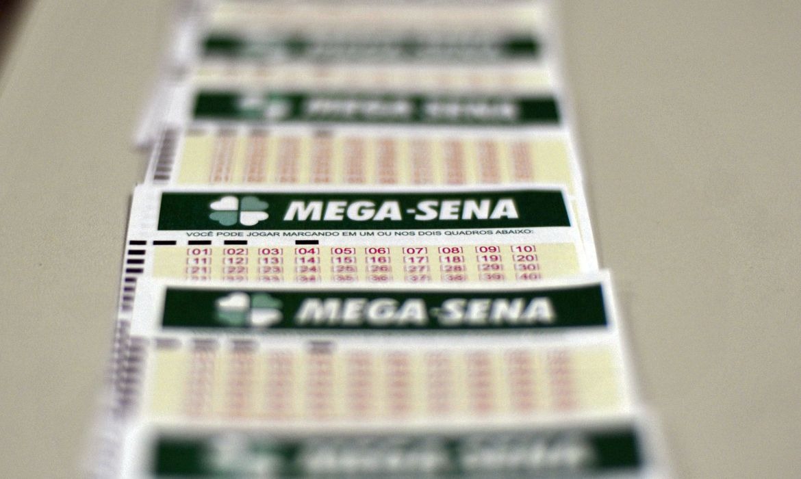 Mega-Sena pode pagar hoje (29) prêmio de R$ 3 milhões Marcello Casal Jr./Agência Brasil
