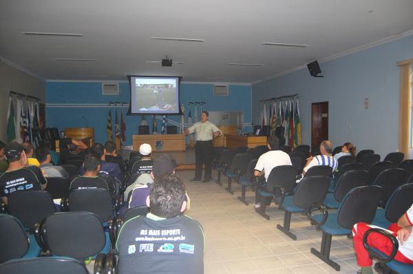 Encontro Estadual de Educação Física e Saúde prossegue hoje em Amambai