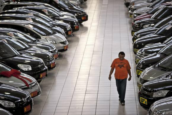 Venda do setor automotivo cai quase 20% em um ano Venda do setor automotivo cai quase 20% em um ano