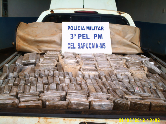 Polícia Militar de Coronel Sapucaia apreende veículo transportando maconha