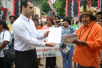 Índios protocolam denúncia na Justiça Federal em Ponta Porã (MS) 