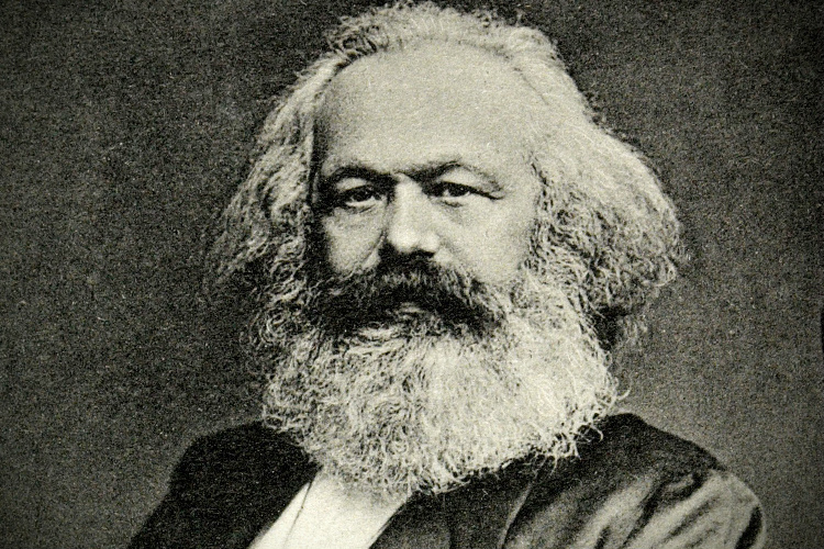Karl Marx. Idealizador de uma sociedade com uma distribuição de renda justa e equilibrada, o economista, cientista social e revolucionário socialista alemão Karl Heinrich Marx, nasceu na data de 05 de maio de 1818, cursou Filosofia, Direito e História nas Universidades de Bonn e Berlim e foi um dos seguidores das ideias de Hegel. Faleceu em Londres, Inglaterra, em 14 de março de 1883.