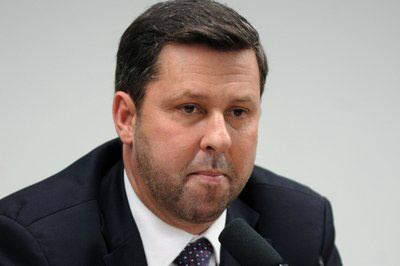 Brasília - O líder do PSDB na Câmara, Carlos Sampaio, diz que a oposição estuda recorrer da liminar concedida do PCdoB que suspende o rito de impeachment de Dilma