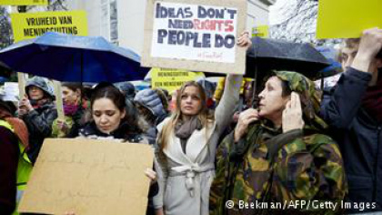 ONU pede que Arábia Saudita suspenda chibatadas e perdoe blogueiro