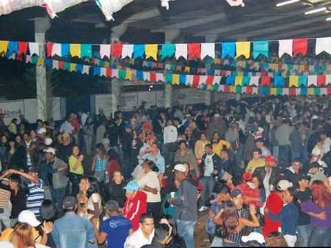 Agenda de eventos para Amambai e região Festa do Quentão atrai grande publico em Caarapó.