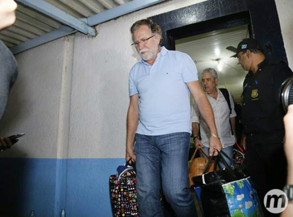 Todos saíram após a meia-noite sem falar com a imprensa Foto: Luiz Alberto