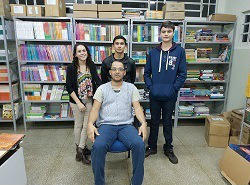 Professor Carlos Monteiro e os integrantes da equipe Lázarus  / Foto: Reprodução