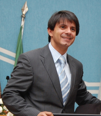 César de Souza Lima, juiz substituto da Vara da Infância e da Adolescência de Amambai.