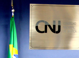 A campanha está sendo realizada pelo governo federal, através do CNJ – Conselho Nacional de Justiça e busca estimular a adoção de crianças com mais de três anos de idade. 