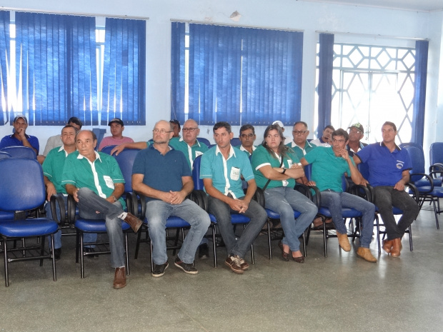 Cerca de 40 motiristas percorrem diariamente 4.000 quilometros transportando alunos em Amambai / Foto: Moreira Produções