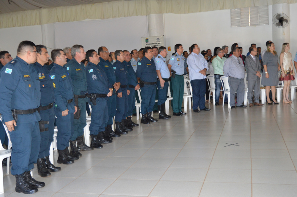 Autoridades civis e militares durante a solenidade da troca do comando / Foto: Moreira Produções