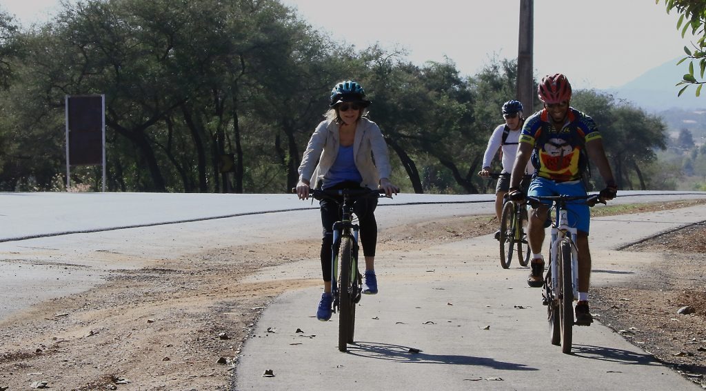 Referência nacional, Bonito tem melhor resultado no ecoturismo desde 2016 Pista na entrada de Bonito ganhou ciclovia (Foto: Edemir Rodrigues)