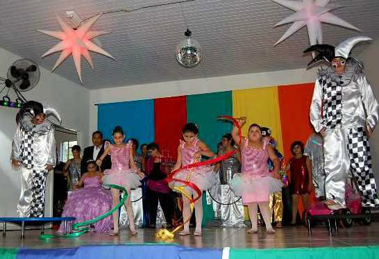 A categoria dança será representada pela cidade de Amambai, esta que apresentou uma dança moderna, intitulada “Magia do Circo”, registrando passos, movimentos e expressões circenses.