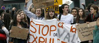 Protestos contra jornal francês se espalham por vários países
