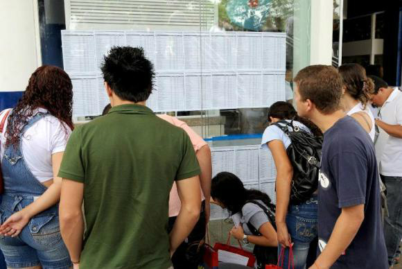 Os estudantes devem ficar atentos e acompanhar a convocação na instituição para a qual se candidataram