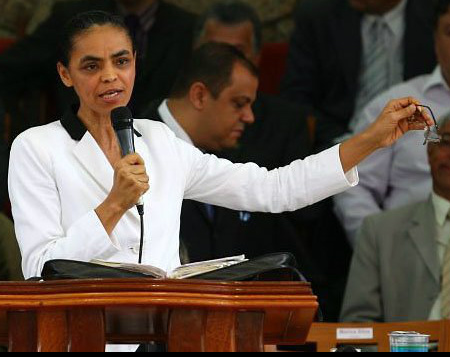 Marina usa a Bíblia para tomar decisões políticas Marina usa a Bíblia para tomar decisões políticas