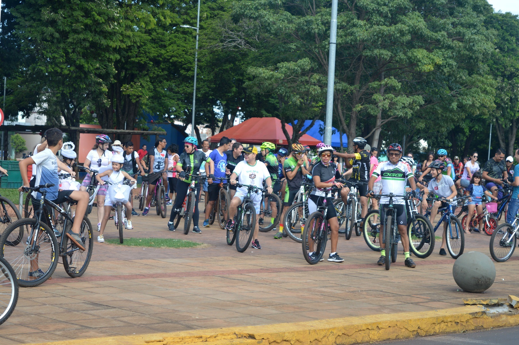 4ª Pedalada Solidária reuniu famílias para a prática de esportes em Amambai Foto: Moreira Produções